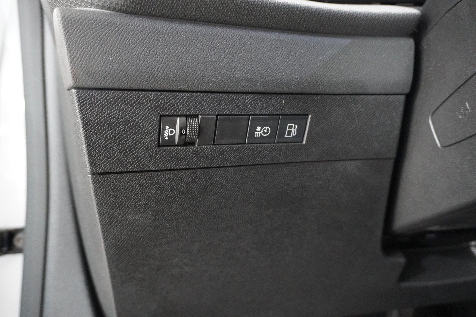 Fahrzeugabbildung Opel Astra L Lim. 1.6 HYBRID ELEGANCE NAVI/LED/KAMERA