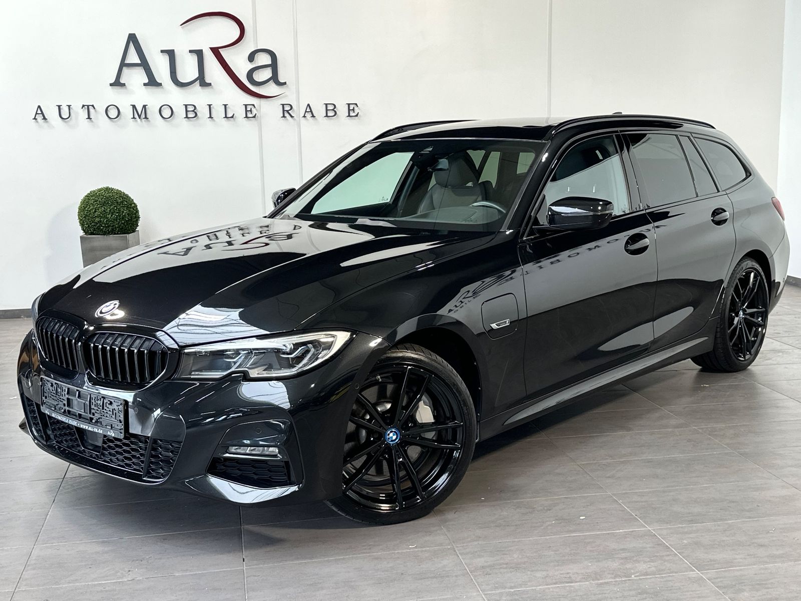 Fahrzeugabbildung BMW 330 e Touring M-Sport NAV+LED+PANO+AHK+HEAD-UP
