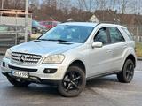 Mercedes-Benz Mercedes Ml 320 CDI mit Frisch 2 Jahre TÜV - Mercedes-Benz ML 320 in Duisburg
