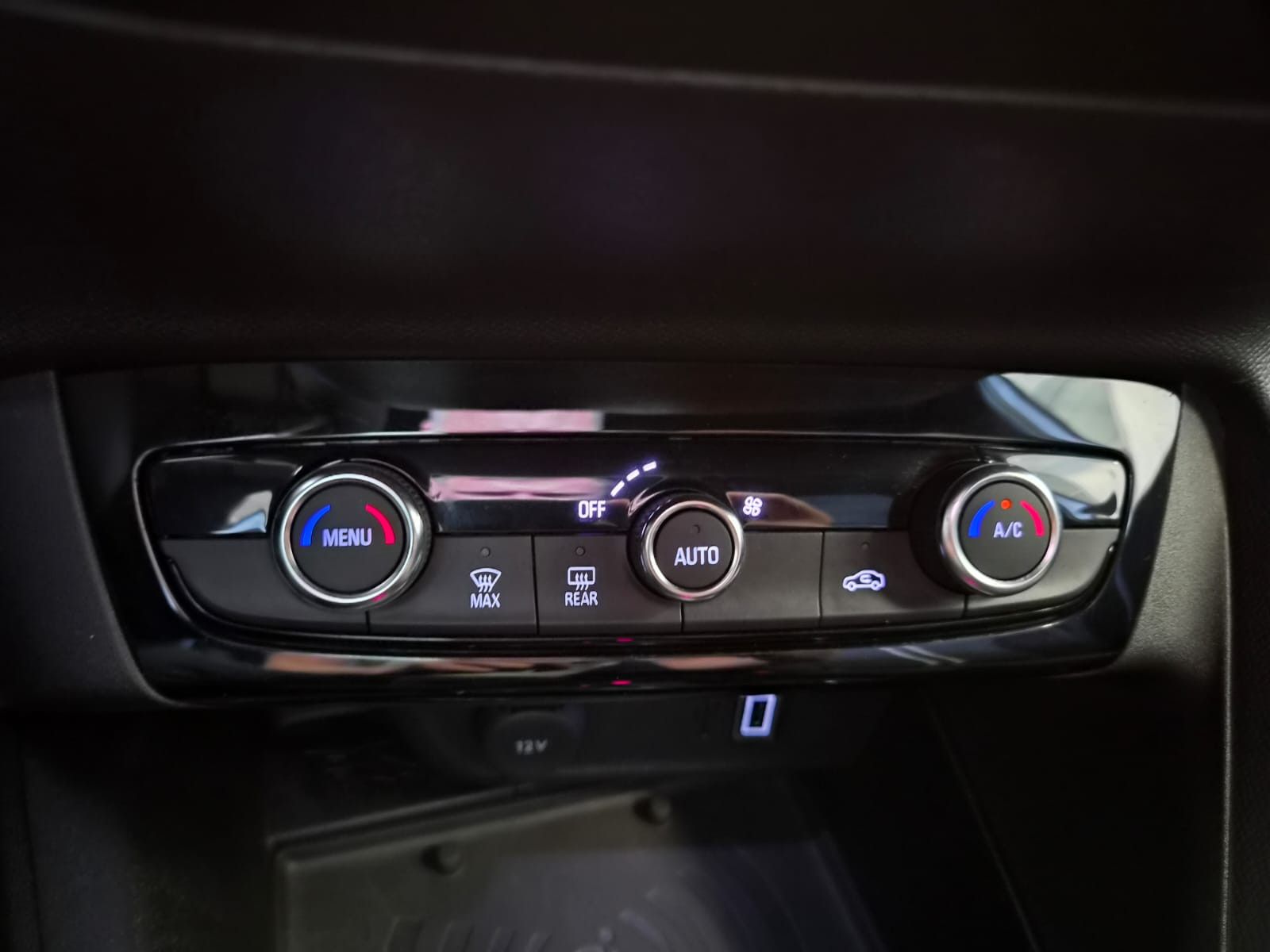 Fahrzeugabbildung Opel Corsa F GS / KAMERA/NAVI/CARPLAY/6TKM