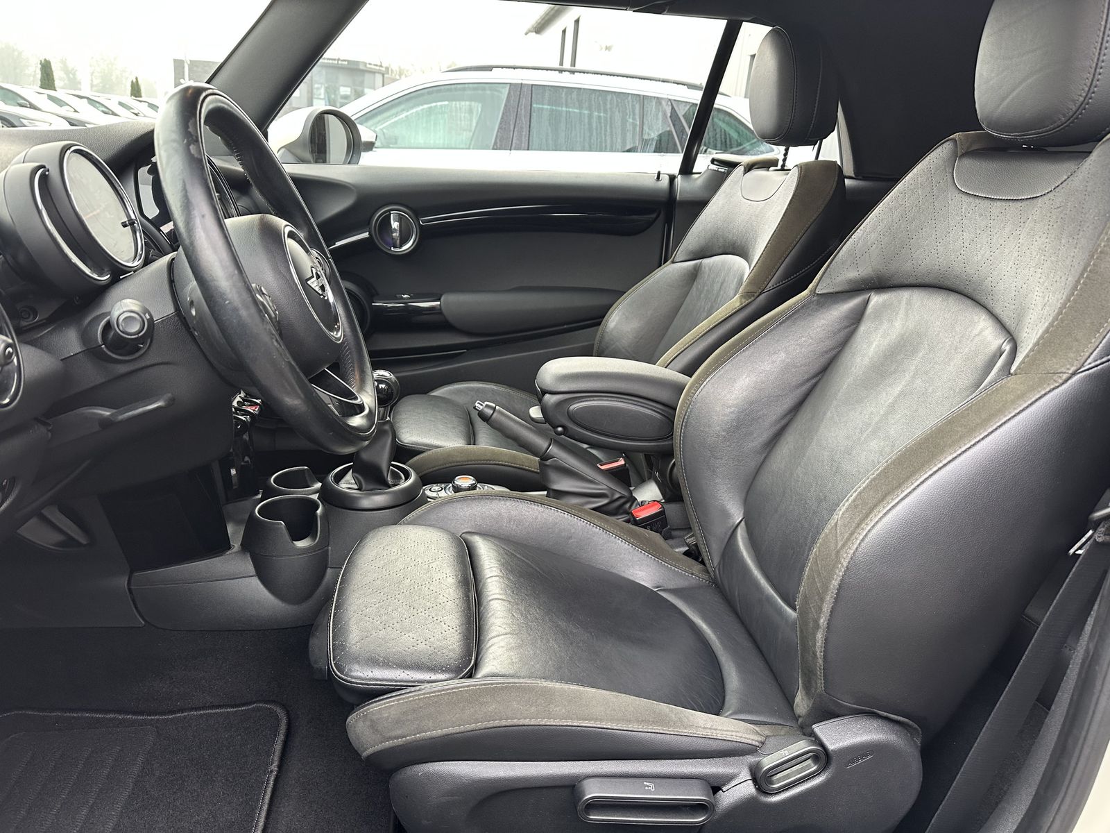 Fahrzeugabbildung MINI Cooper Cabrio Pepper NAV+SHZ+PDC+TEMPO+17ZO+2HD