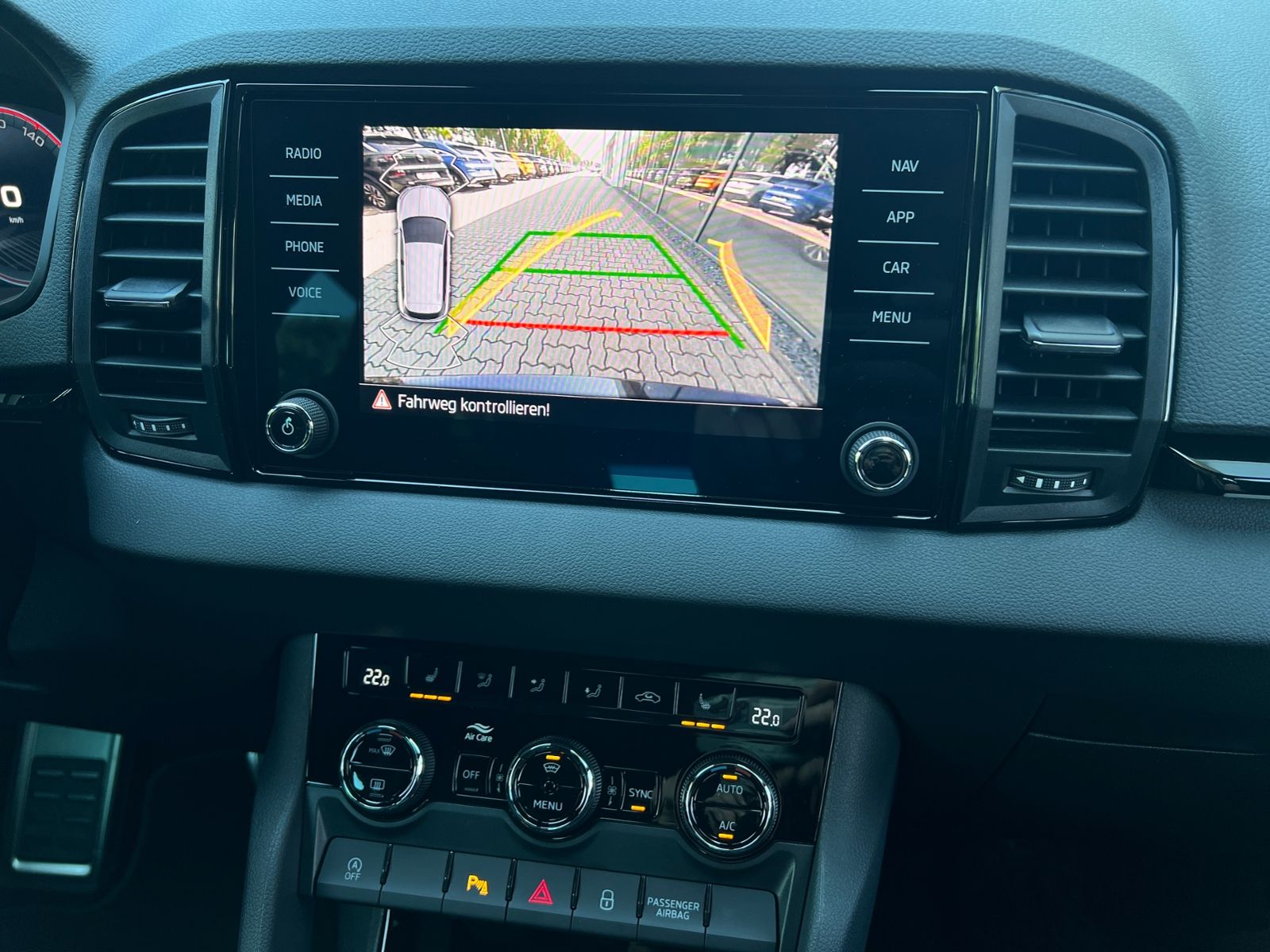 Fahrzeugabbildung SKODA Karoq Sportline 2.0 TSI 4x4 DSG *CANTON, AHK, 19