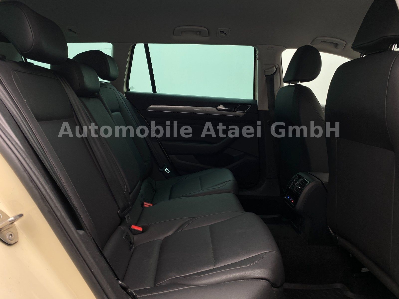 Fahrzeugabbildung Volkswagen Passat Variant Business *Taxi* TAXAMETER (7908)