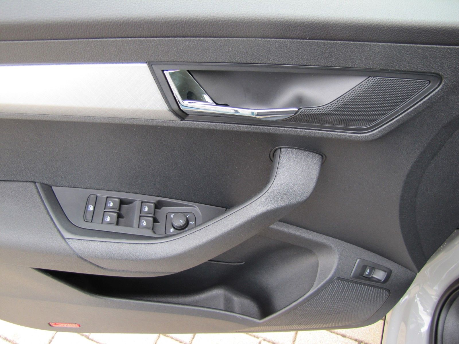 Fahrzeugabbildung SKODA Karoq Selection 2.0l TDI 150PS 7-Gang DSG 4x4