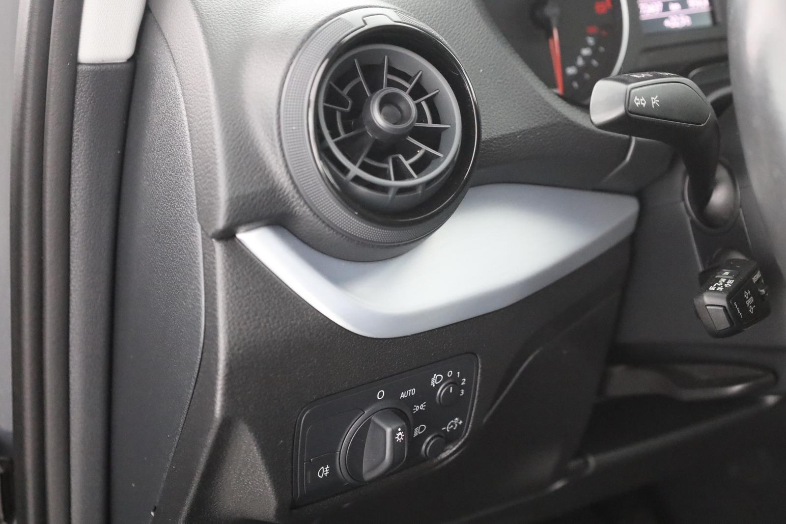 Audi Q2 30 TFSI Sport Navi Sitzheizung AHK