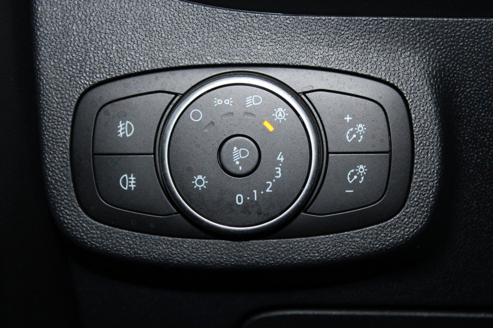 Fahrzeugabbildung Ford Fiesta 1,5 TDCi Cool & Connect 5-trg NAVI LED