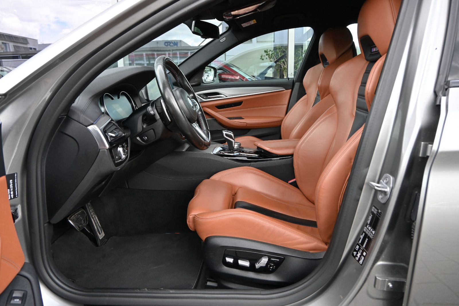 Fahrzeugabbildung BMW M5 xDrive °Driving Assistant Plus°HARMAN°M-SITZ°