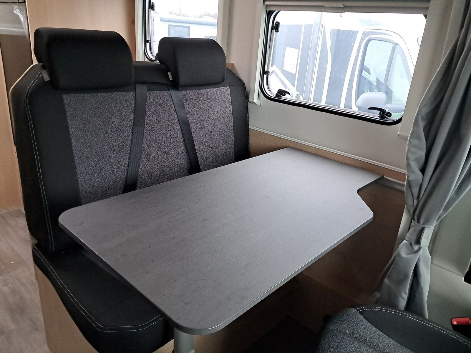 Fahrzeugabbildung Sunlight Sub TS 67 Premiere Deal, Markise, Fahrradträger