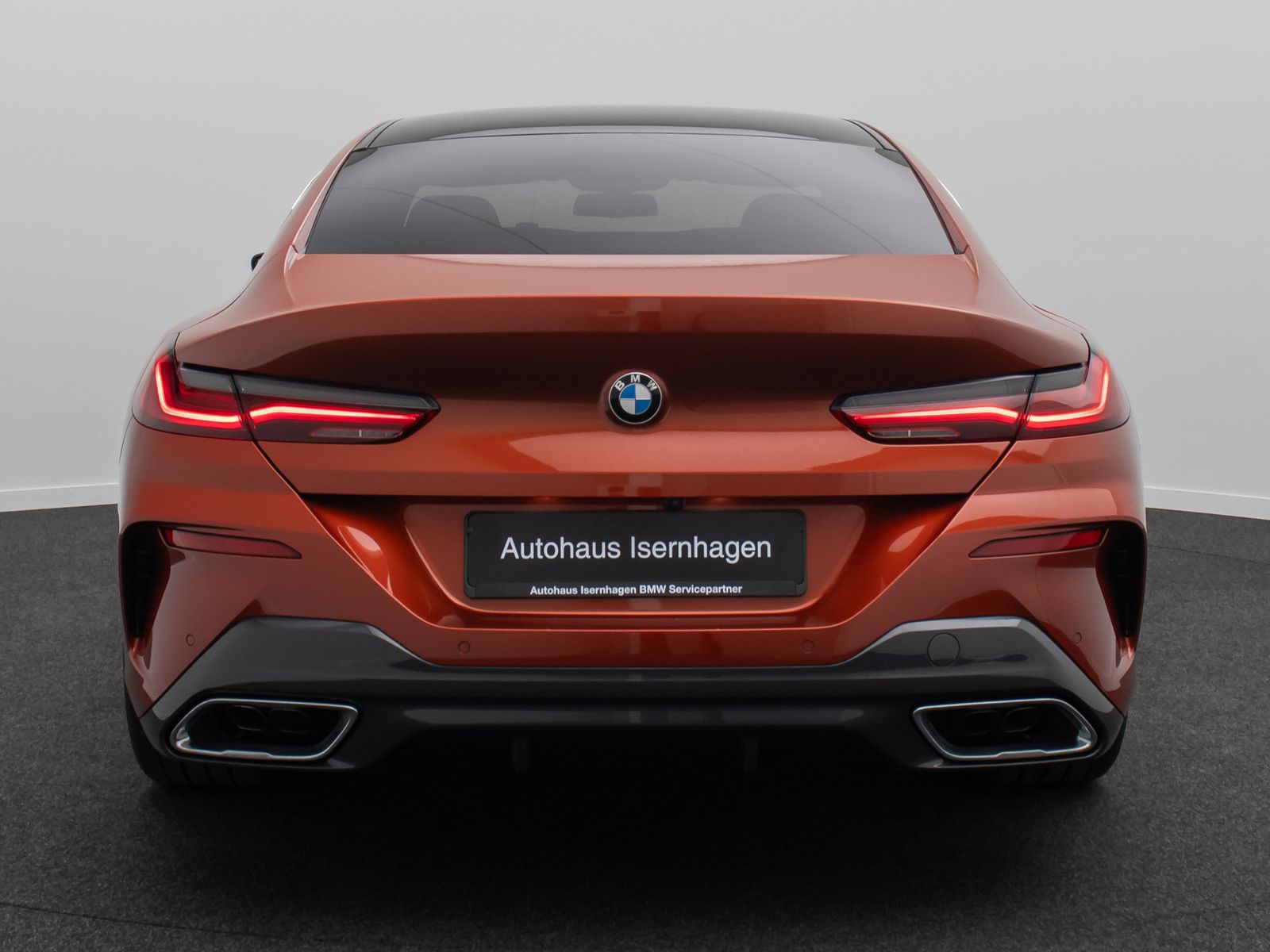 Fahrzeugabbildung BMW M850i xD Gran Coup&eacute; Panorama Individual B&W Voll