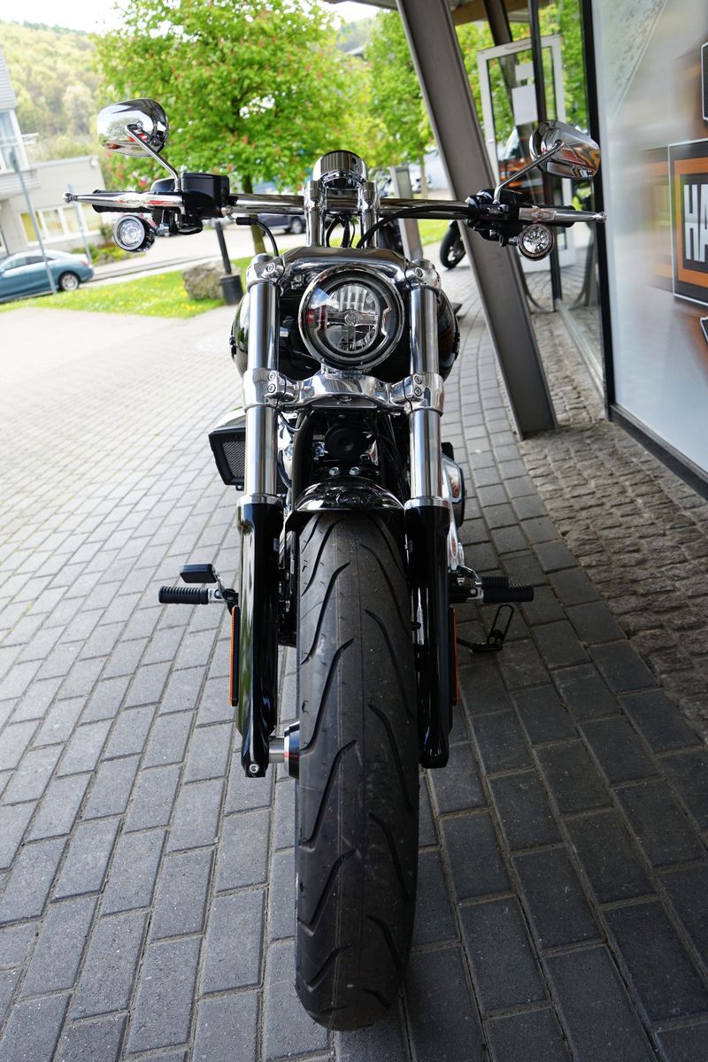 Fahrzeugabbildung Harley-Davidson Breakout 117 2025 Midnight Firestorm