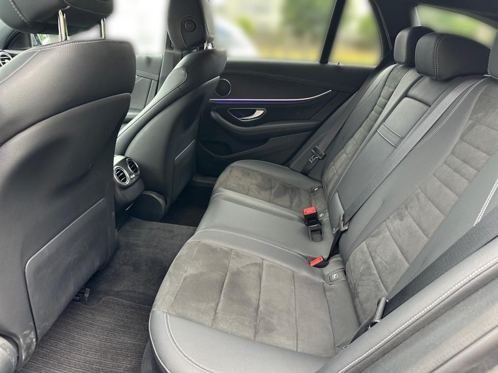 Fahrzeugabbildung Mercedes-Benz E300 dT AMG AHK Totwi. Ambie. LED SHZ Schiebe.