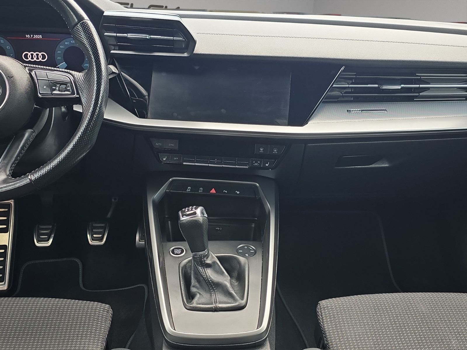 Fahrzeugabbildung Audi A3 Limousine 35 TFSI 3x S line CarPlayer LED