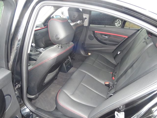 Fahrzeugabbildung BMW 318d Sport Line/LED/AHK/Leder/Navi/GSD/150PS/