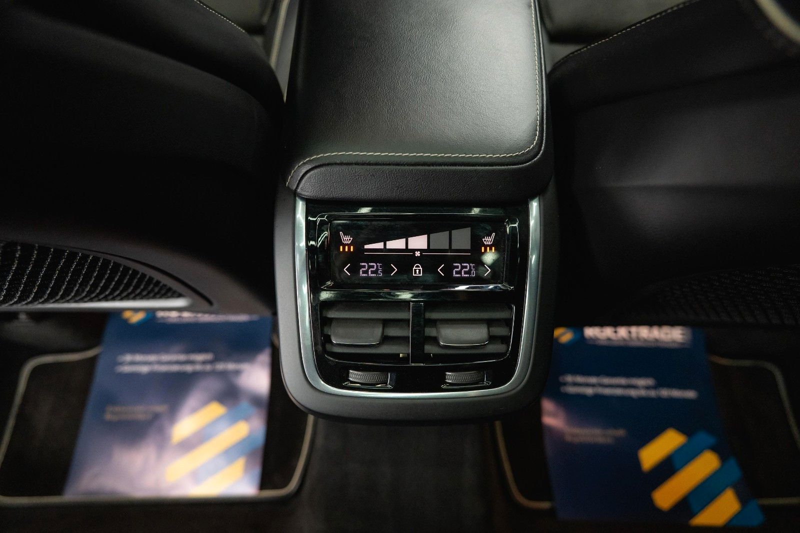 Fahrzeugabbildung Volvo XC60 R Design AWD | ACC | Pano | B&W | LED | 21`