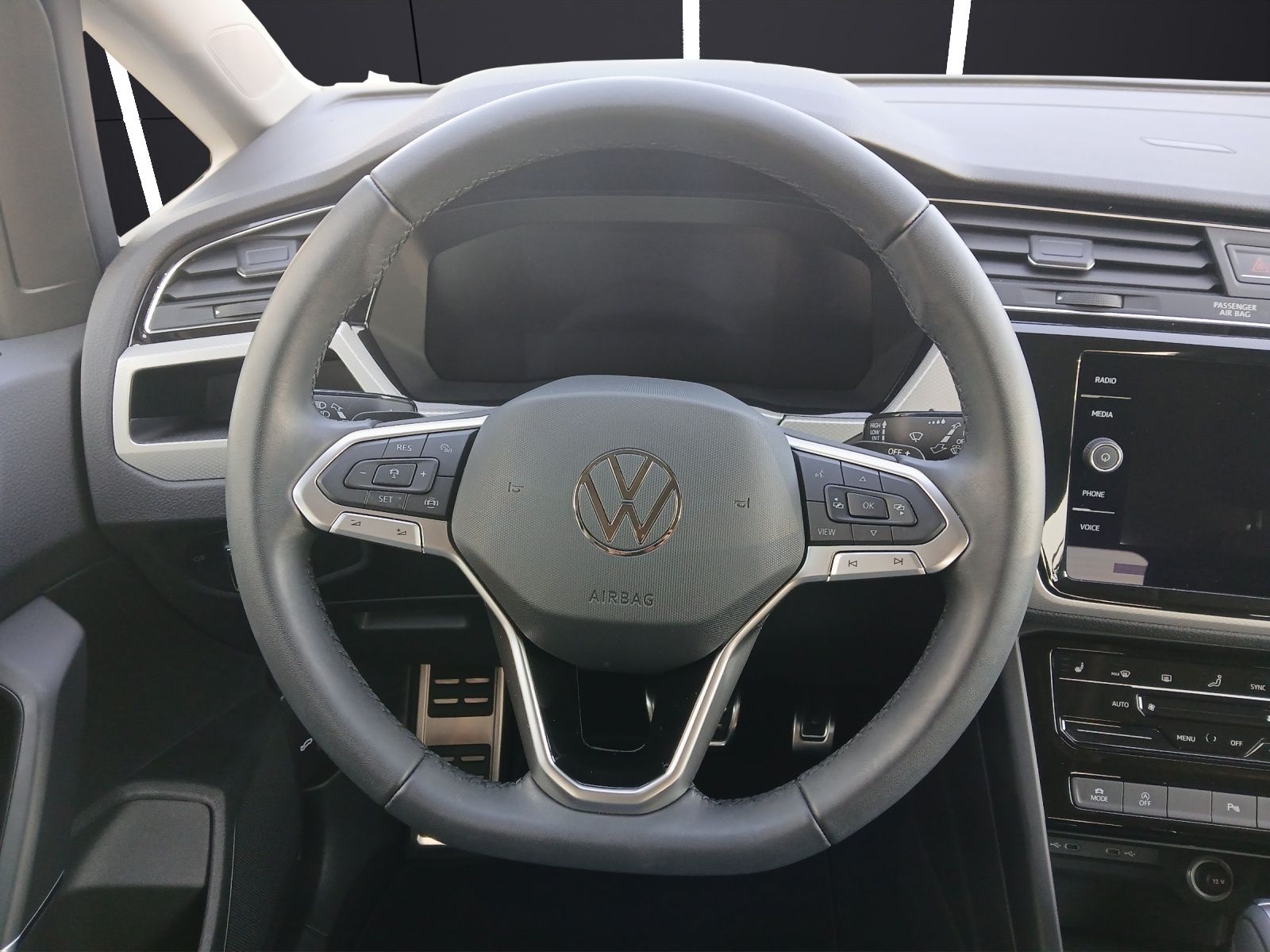 Fahrzeugabbildung Volkswagen Touran TSI Move DSG 7-Si Navi AID ACC PDC SH LM