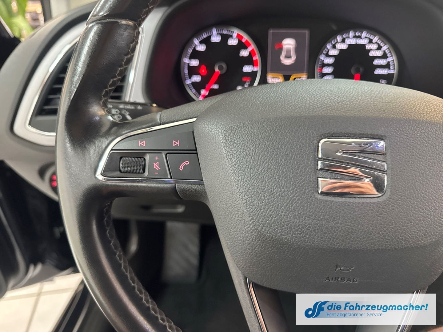 Fahrzeugabbildung SEAT Leon Ecomotive Style Navi LED Sperrdiff. Mehrzon
