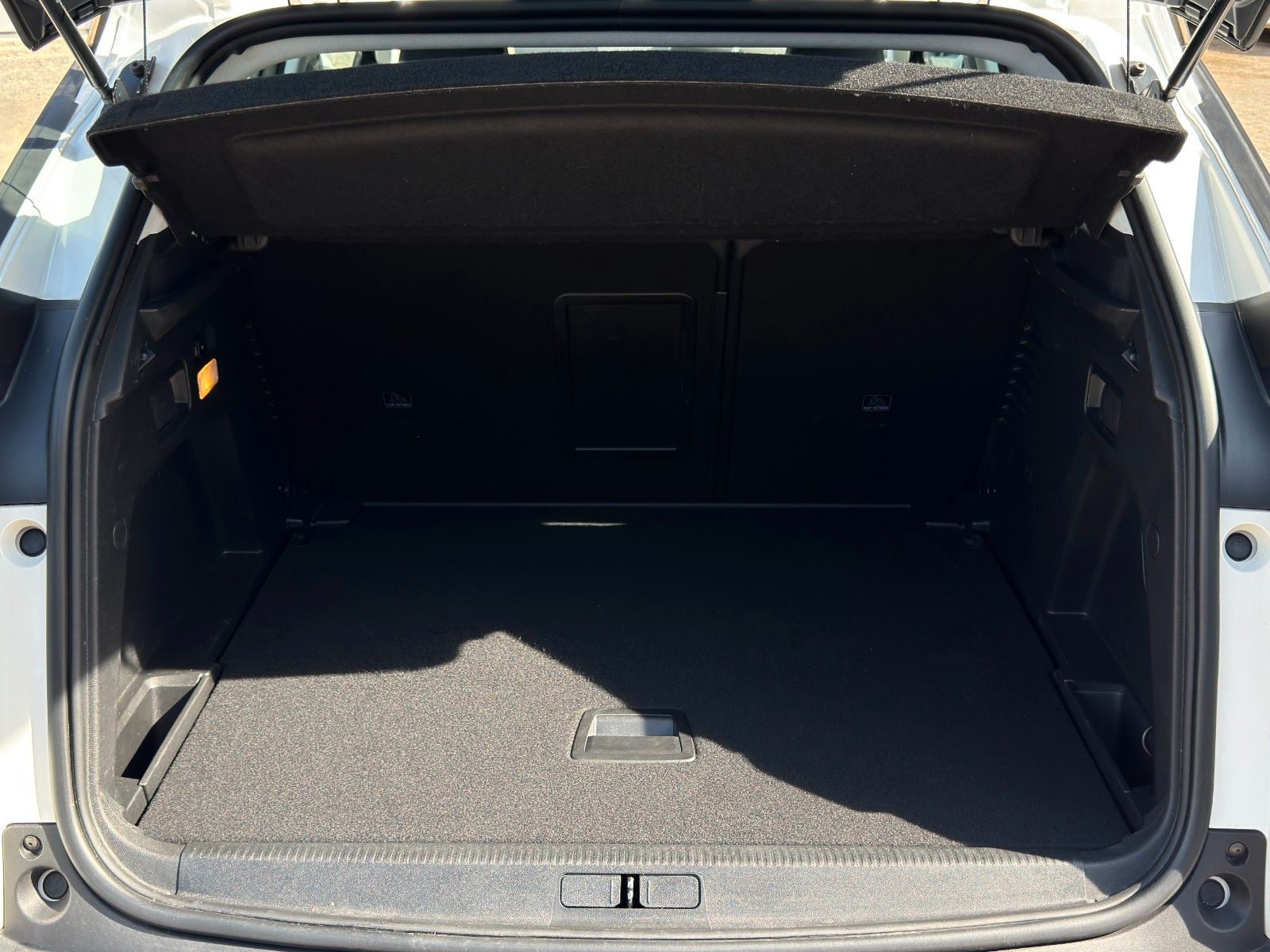 Fahrzeugabbildung Peugeot 3008 PureTech 180 Allure Tempomat PDC CarPlay