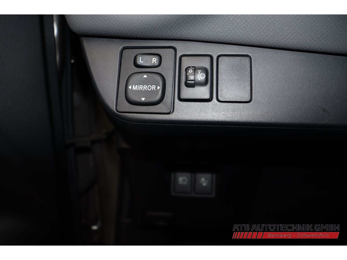 Fahrzeugabbildung Toyota Yaris Edition-S Hybrid 1.5l VVT-i SHZ 2-Zonen-Kl