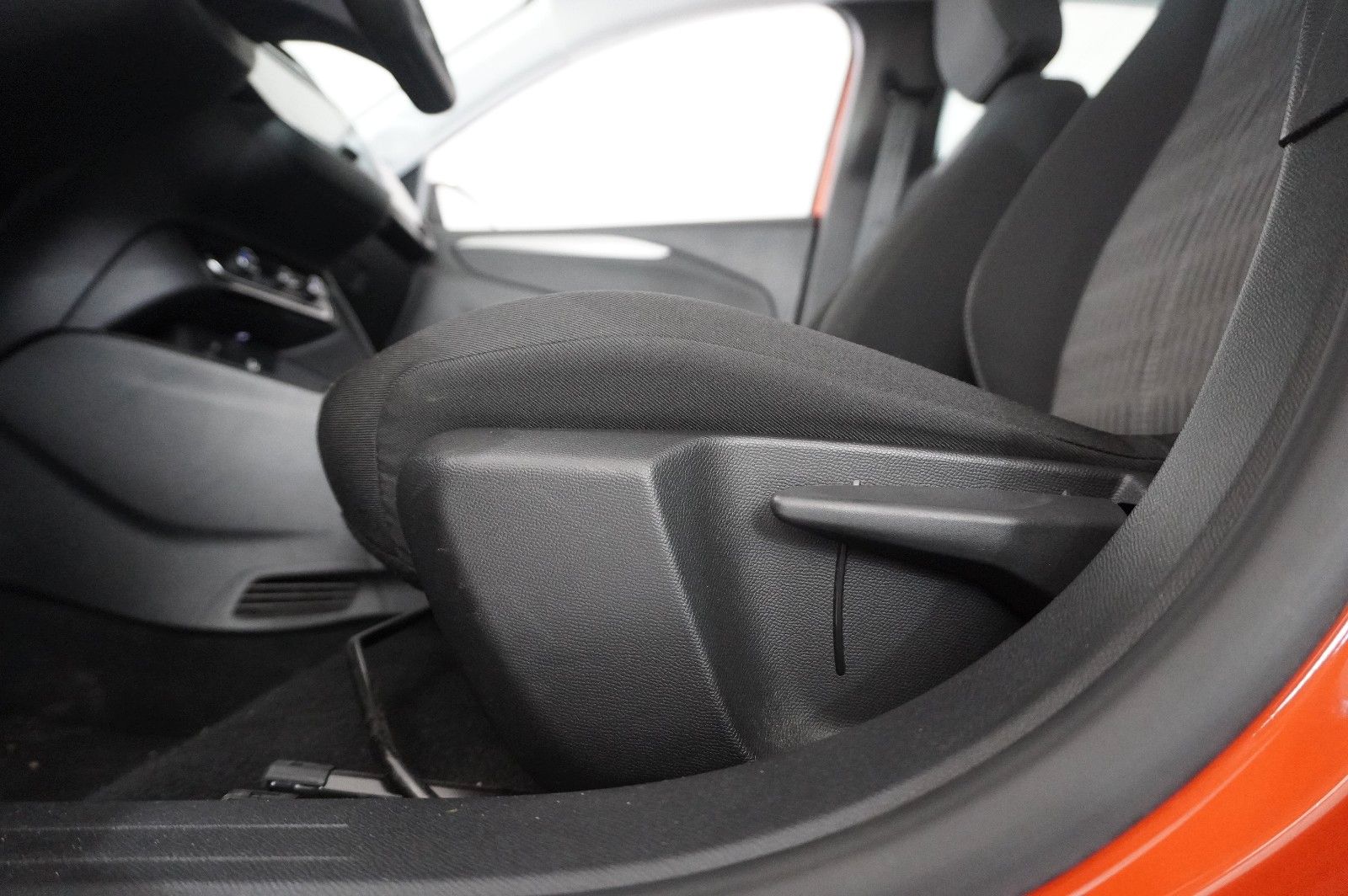 Fahrzeugabbildung Opel Corsa-e F EDITION 7KW NAVI/VIRT/TEMP/DAB/WÄRMEP.