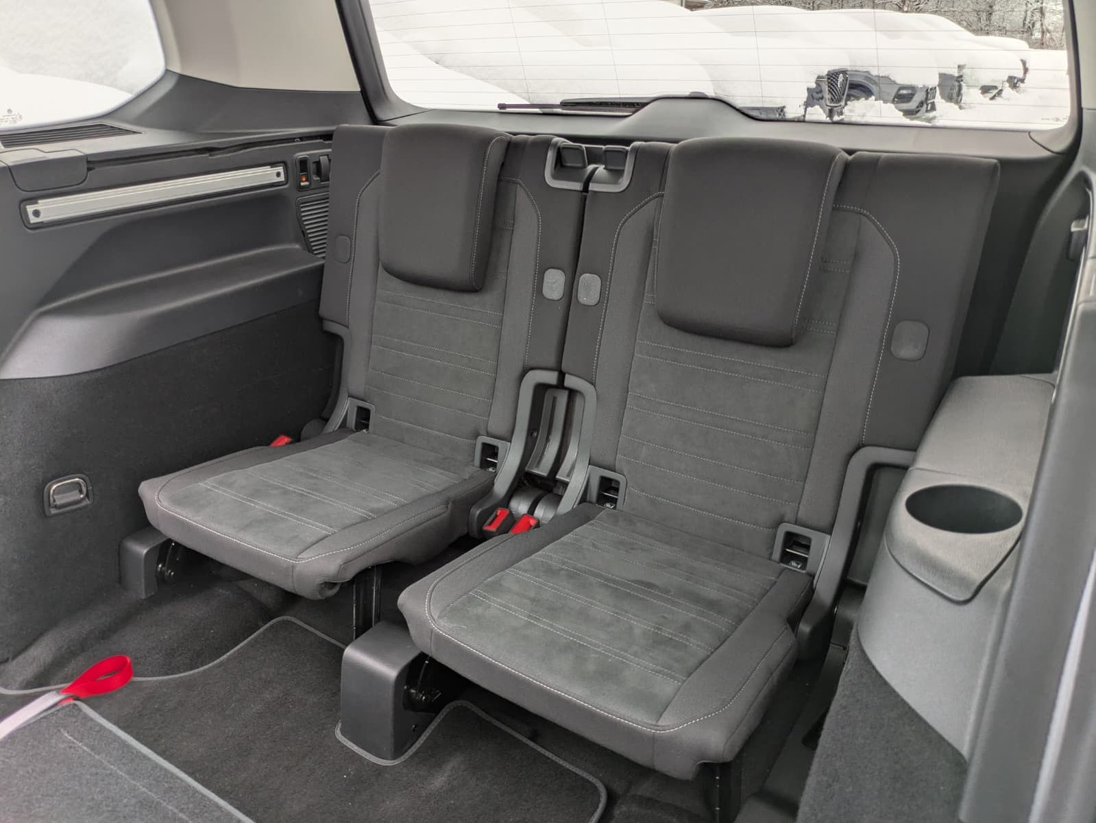 Fahrzeugabbildung Volkswagen Touran 2.0 DSG R-Line High BLACK Pano 7Si IQ AHK