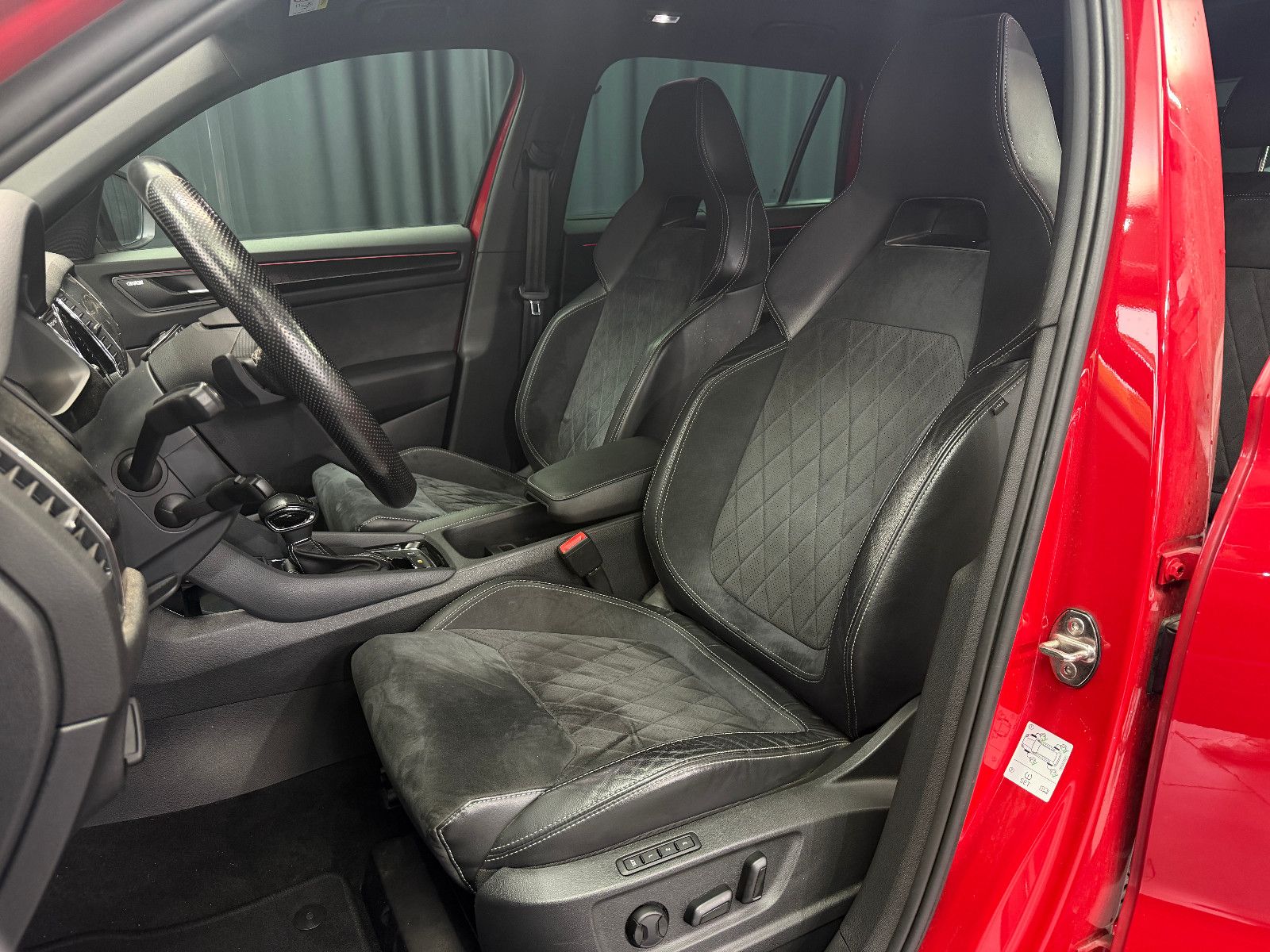 Fahrzeugabbildung SKODA Kodiaq Ambition 4x4|7-SITZER|CANTON|PANO|AHK
