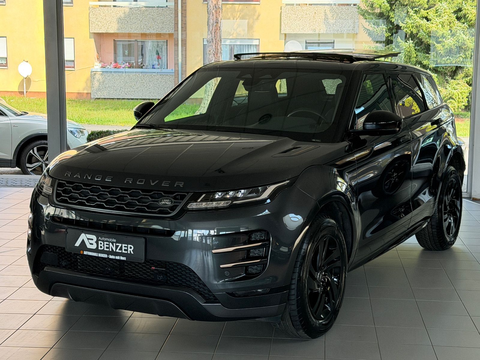 Fahrzeugabbildung Land Rover Range Rover Evoque S Hybrid /R-DYNAMIC/PANO/KAM