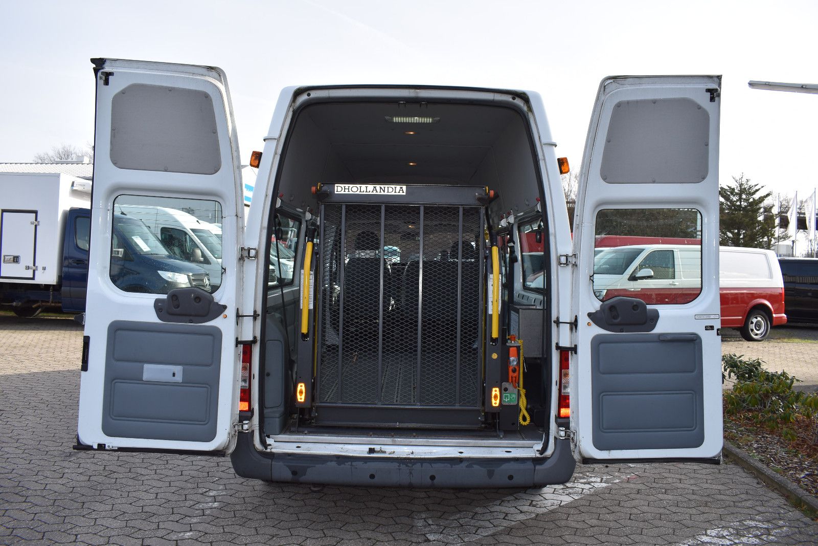 Fahrzeugabbildung Ford Transit Kombi FT 300 L Behindertengerecht 2047