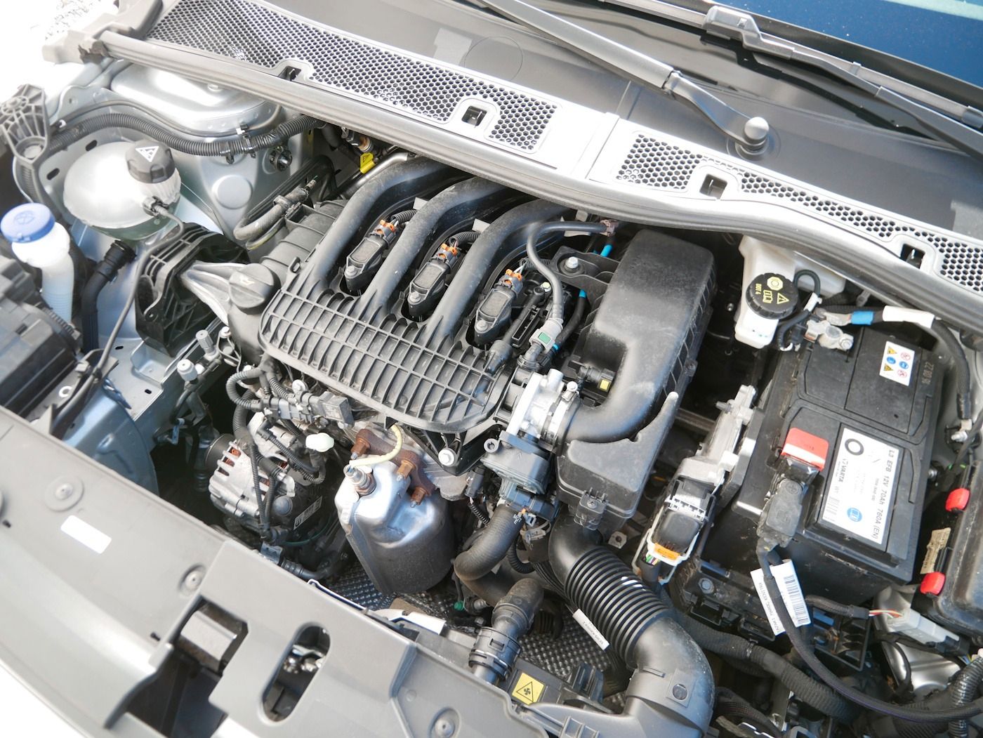 Fahrzeugabbildung Opel Corsa-F 1.2 Edition Kamera SHZ Apple/Android ALU