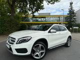 Mercedes-Benz GLA 180 *AMG-LINE*Panorama*Kamera* - Mercedes-Benz GLA 180: Automatik