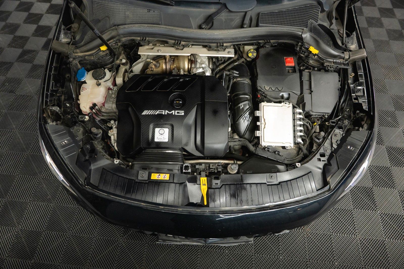Fahrzeugabbildung Mercedes-Benz GLA 45 S AMG 4Matic | ACC | PANO | BURMESTER