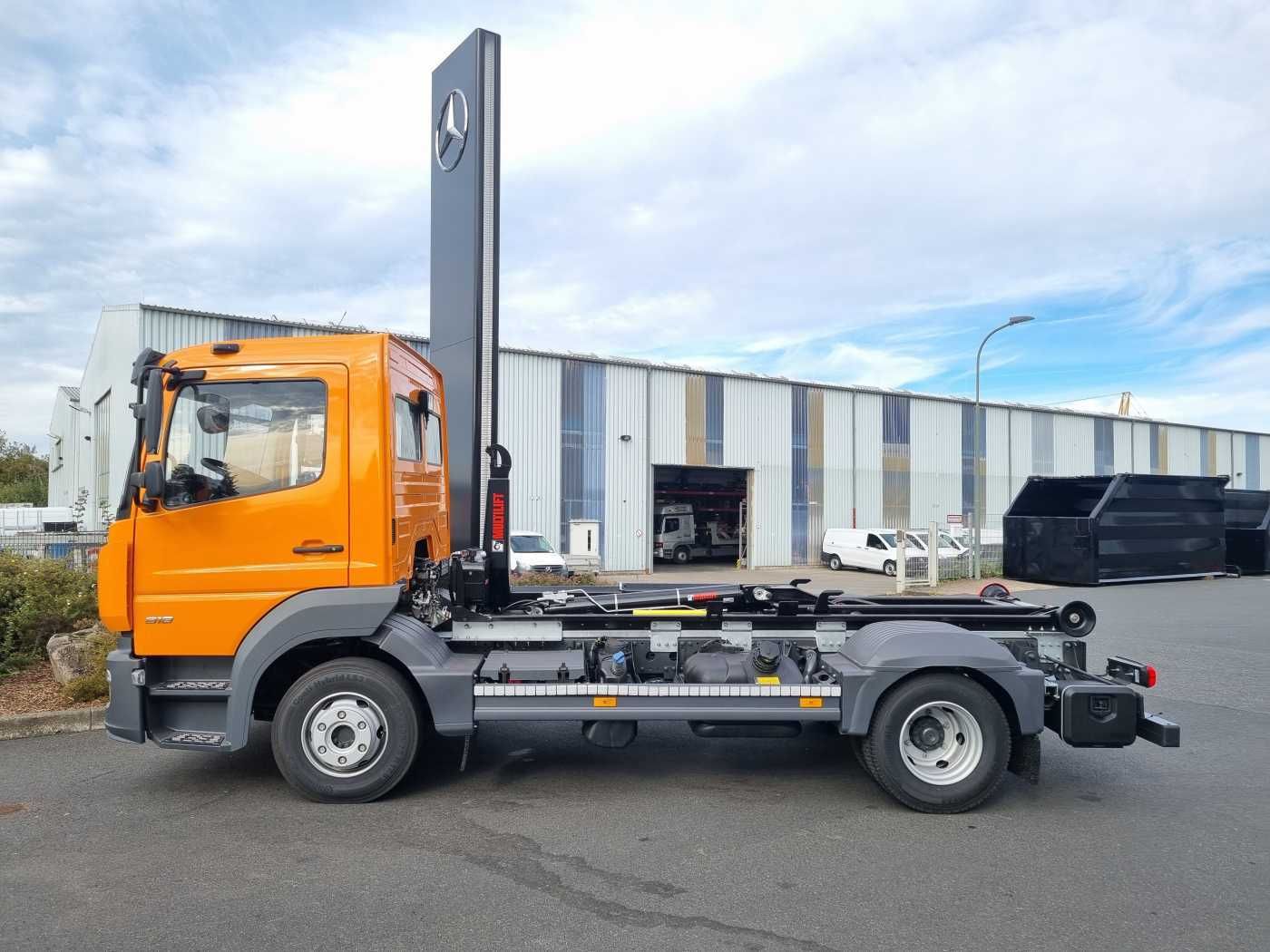 Fahrzeugabbildung Mercedes-Benz Atego 818 K 4x2 HIAB XR5S3650 AHK Klima