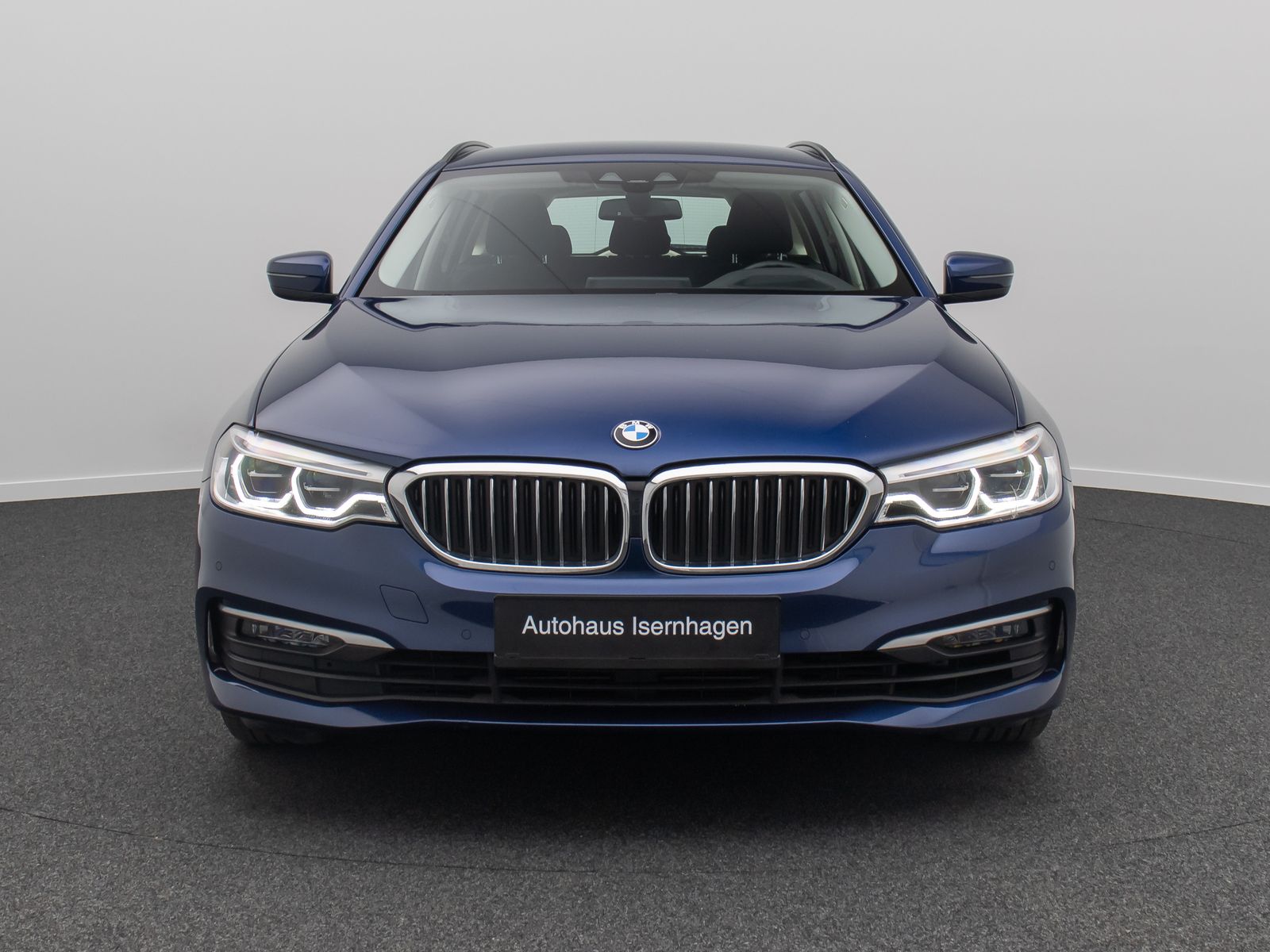 Fahrzeugabbildung BMW 520d xD HUD Kamera HiFi Alarm AHK FernlichtAssis