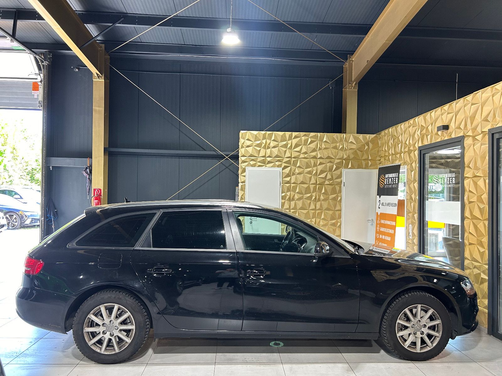 Fahrzeugabbildung Audi A4 Avant Attraction/SHZ/TEMPOMAT/PDC/KLIMA