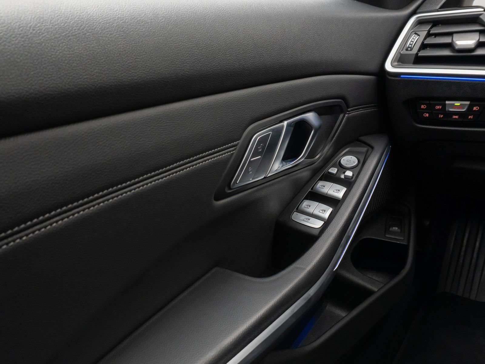 Fahrzeugabbildung BMW 330d xD SportLine Kamera CockPit+HUD Lordos LED
