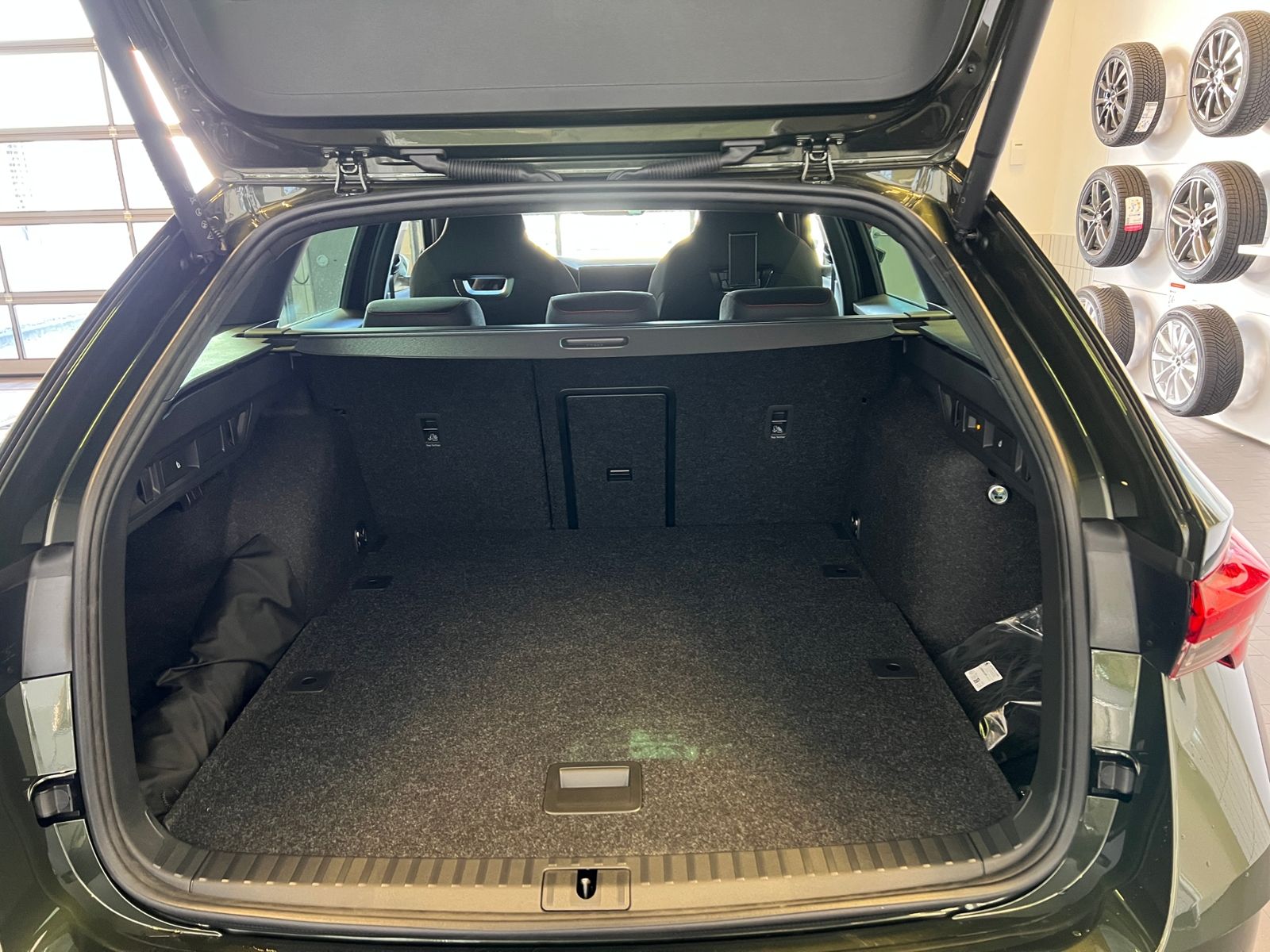 Fahrzeugabbildung SKODA Octavia Combi RS 2.0 TSI DSG *Panorama, AHK, Ind
