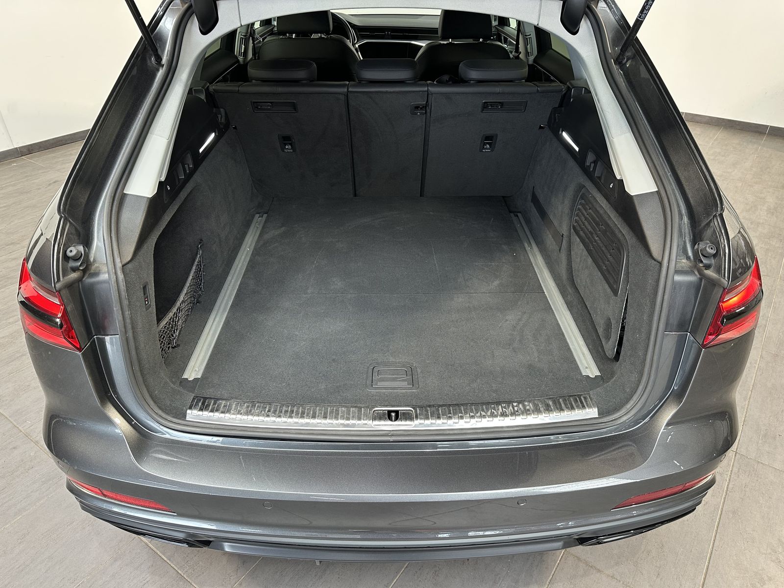 Fahrzeugabbildung Audi A6 Avant 40 TDI Qu S-Line NAV+LED+ACC+AHK+VCOCK