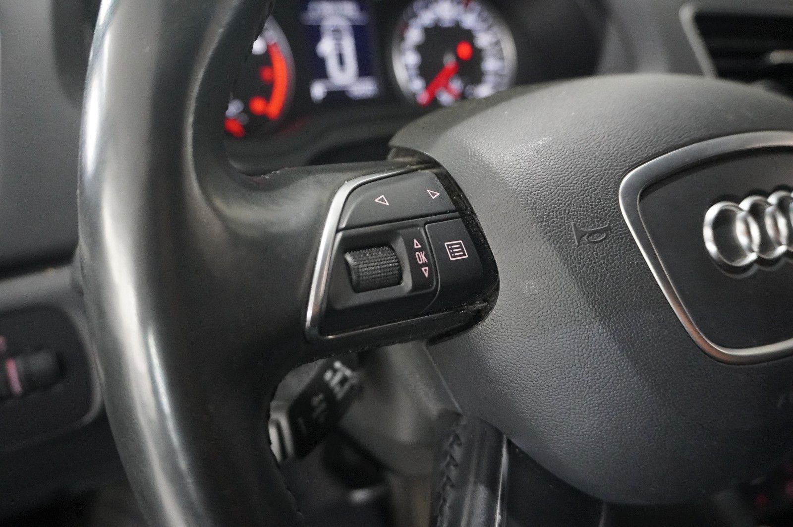 Fahrzeugabbildung Audi Q3 1.4 TFSI DESIGN S-TRONIC NAVI/SHZ/PDC/AHK