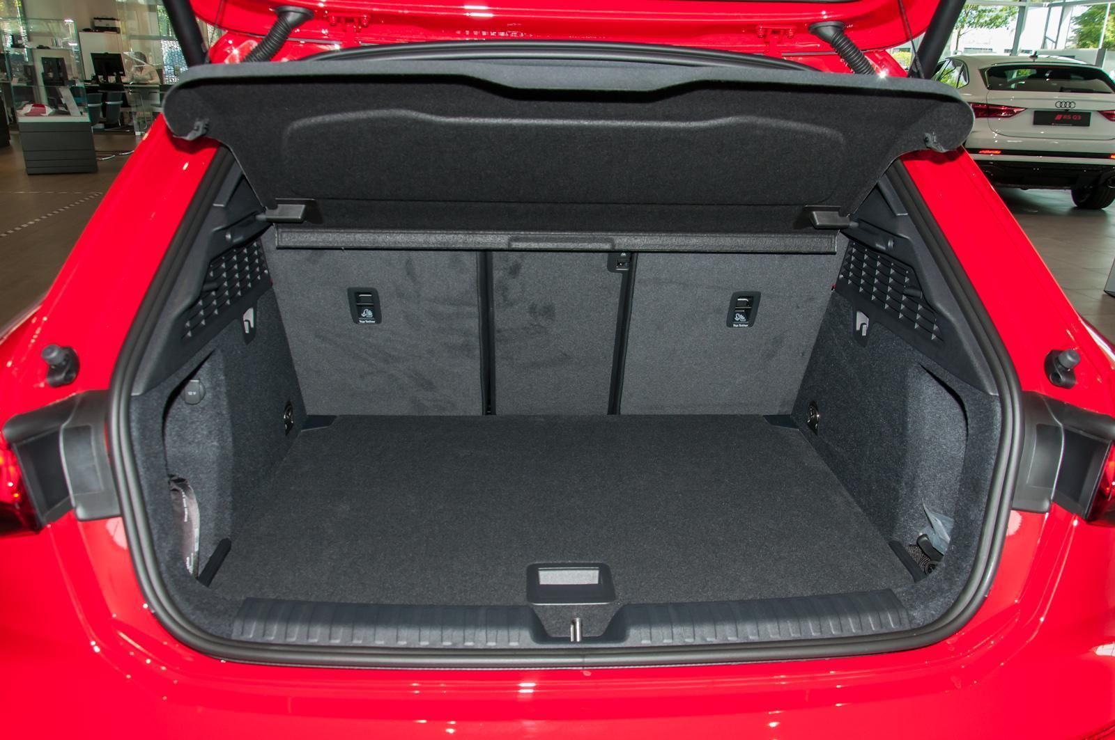 Fahrzeugabbildung Audi S3 Sportback TFSI 228(310) kW(PS) S tronic  Navi
