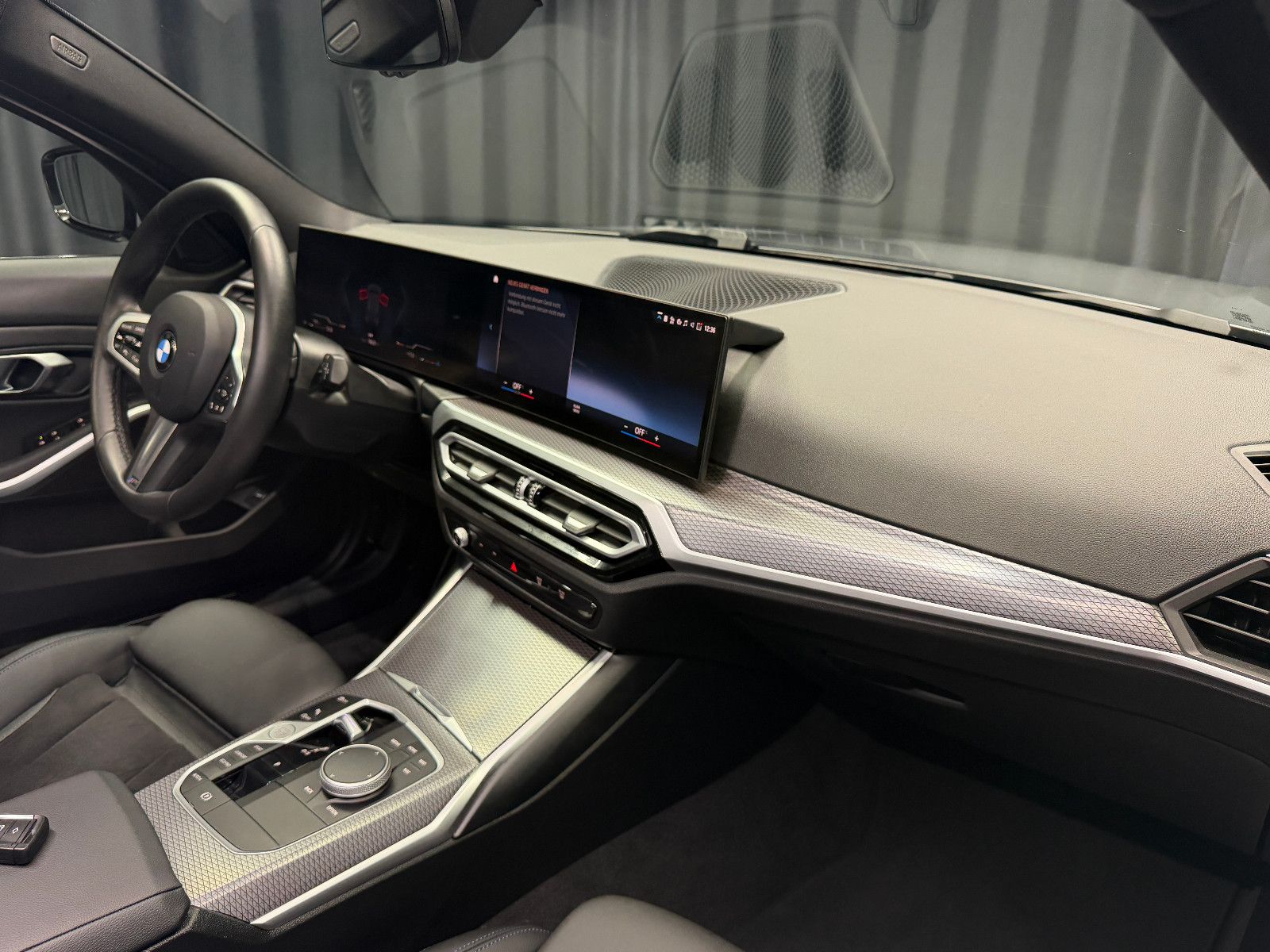 Fahrzeugabbildung BMW 330i Touring M Sport|HIFI|WIDESCREEN|KAMERA|NAV