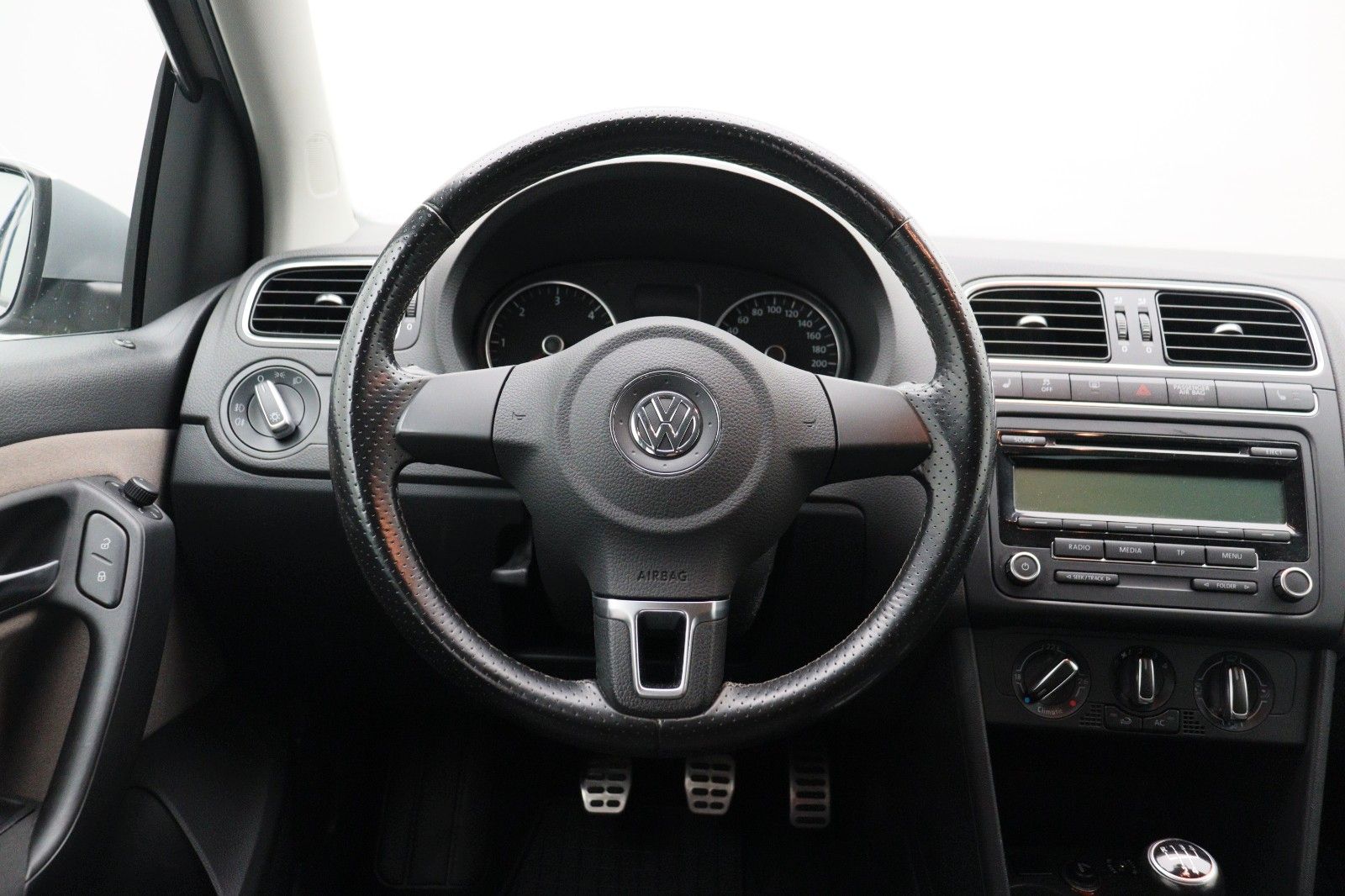 Fahrzeugabbildung Volkswagen Polo V Cross 1.6 PDC KLIMA SHZ