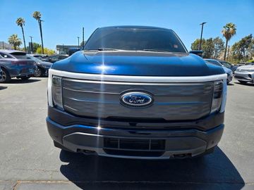 Ford F 150 Lightning Flash grosse Batterie im Vorlauf