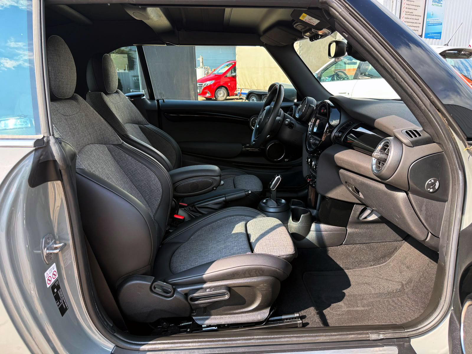 Fahrzeugabbildung MINI Cooper Cabrio Steptr. PDC KAM NAV LED TEMP SHZ