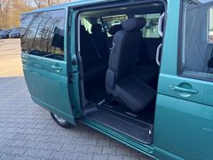 Fahrzeugabbildung Volkswagen T6.1 Caravelle Comfort DSG Rollstuhllift 8.Sitze