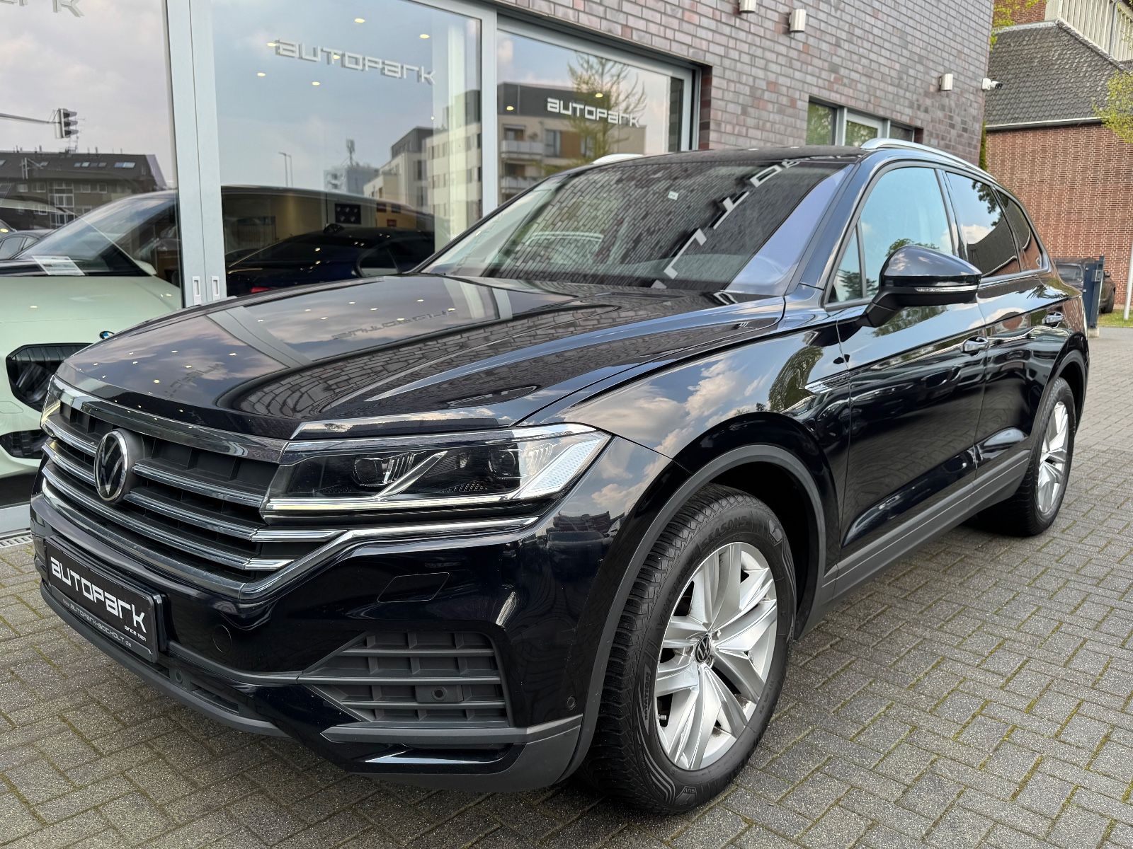 VW Touareg Basis 4Moti AHK Kamera Luft ACC LaneAssi