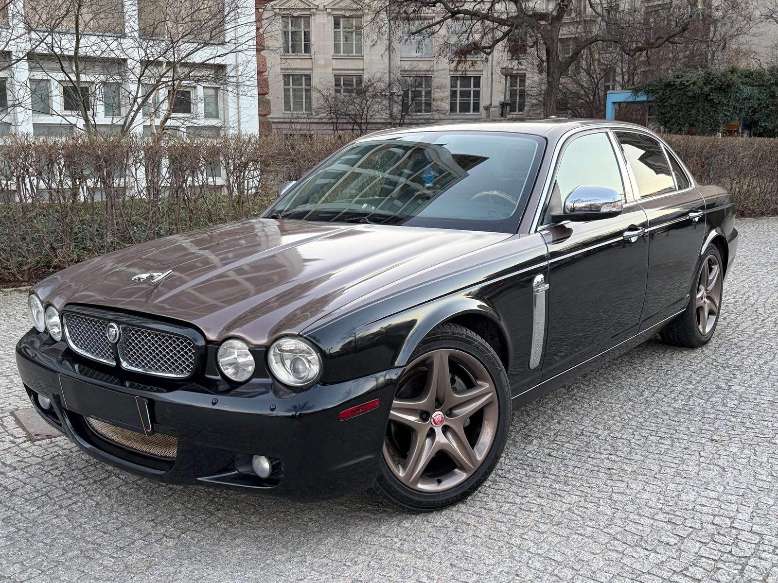 Jaguar XJ8 XJ8 4.2 Executive Sonderlack BiColor