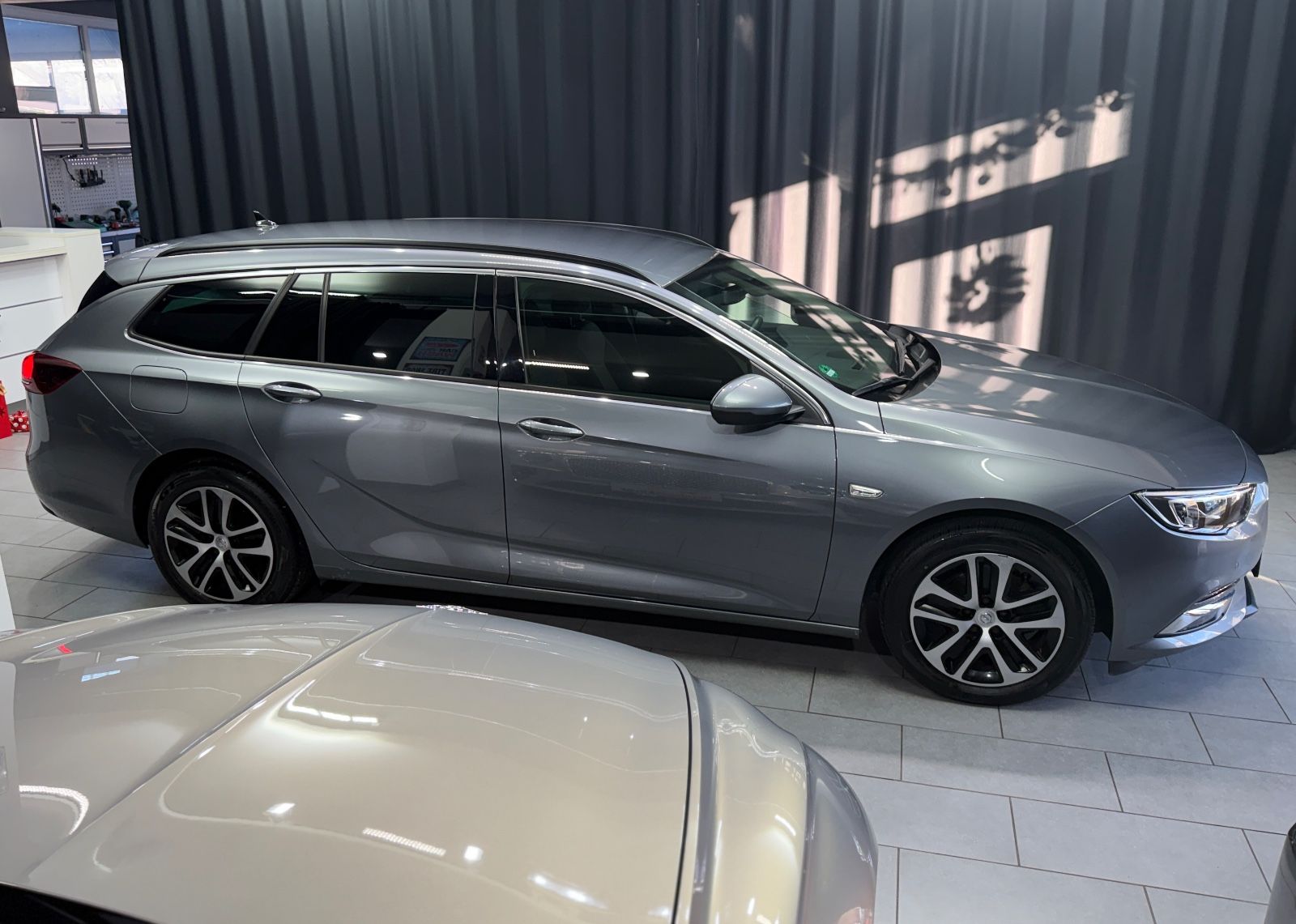 Fahrzeugabbildung Opel Insignia B Sports Tourer Edition|AUTOMATIK|NAVI