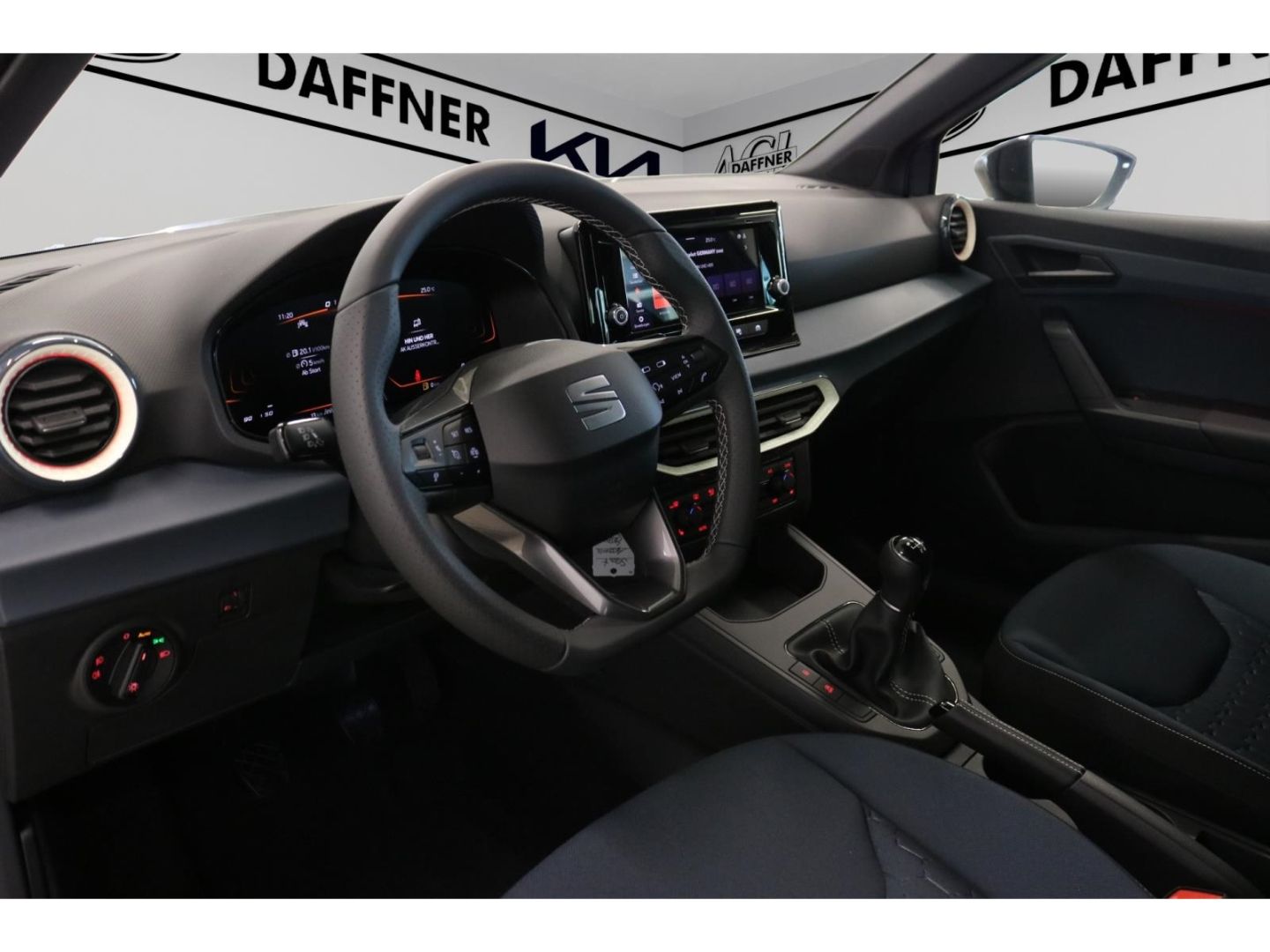 Fahrzeugabbildung SEAT Arona 1.0 TSI 70 kW Style LED ACC Mehrzonenklima