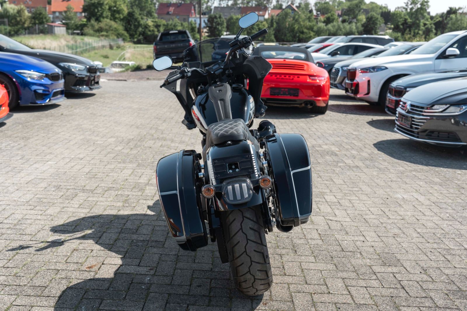 Fahrzeugabbildung Harley-Davidson FXLRST