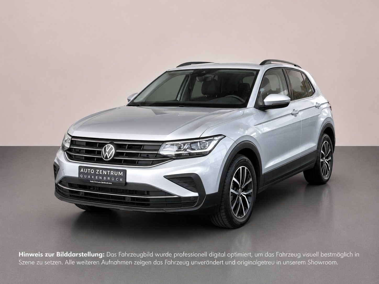 Volkswagen Tiguan - 1