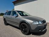 Skoda Octavia Combi 2.0 TDI Scout 4X4 *NAVI*WEBASTO* - Skoda Octavia aus 2008: Kombi